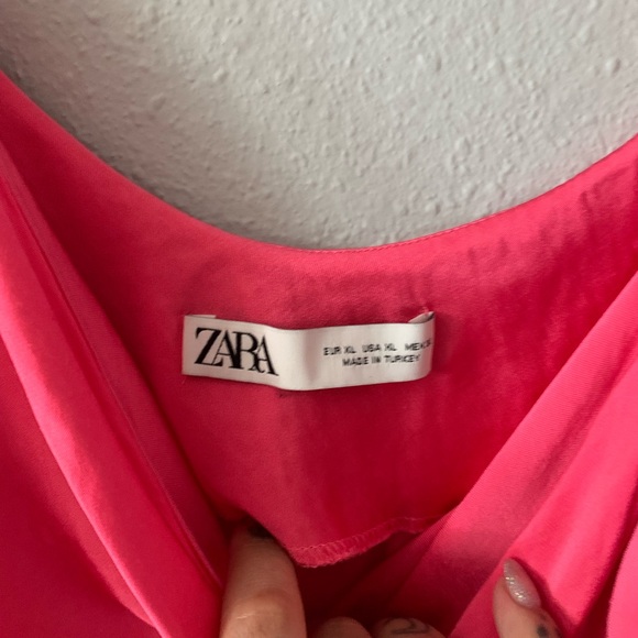Zara hot pink satin midi slip dress with cowl neck and spaghetti straps - Picture 6 of 13